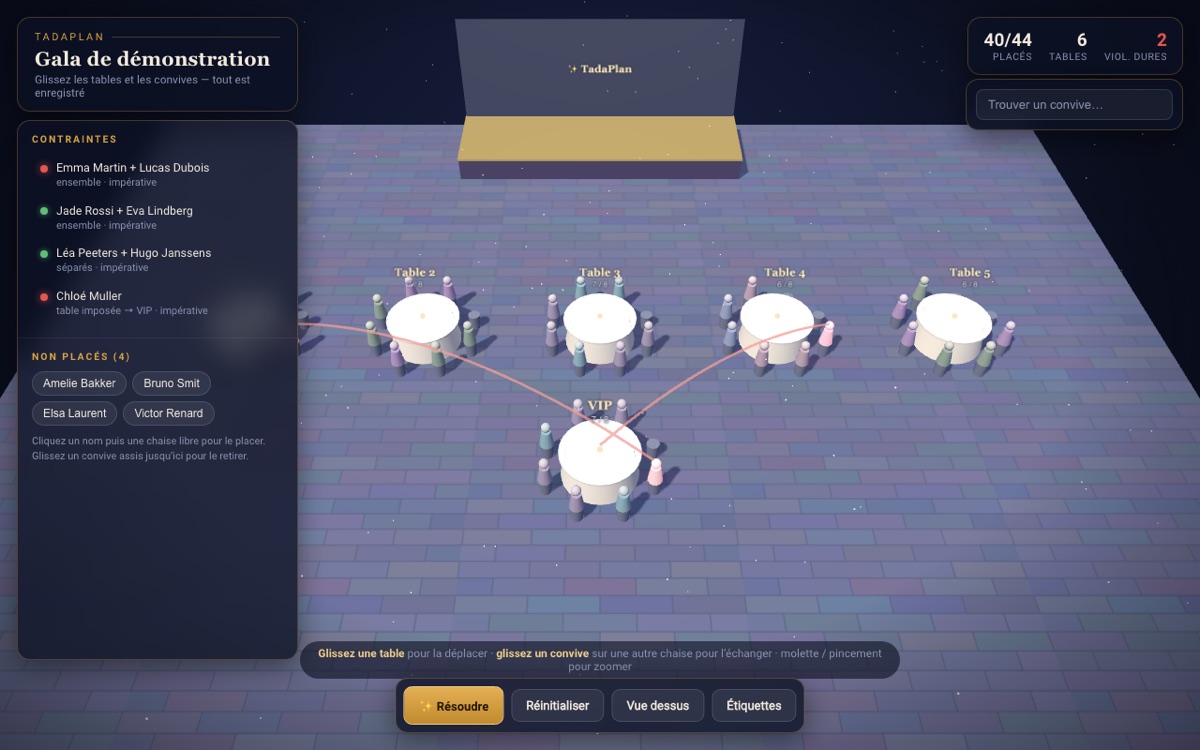 Plan de table 3D TadaPlan : salle de gala en 3D avec tables rondes et convives, panneau de contraintes à gauche